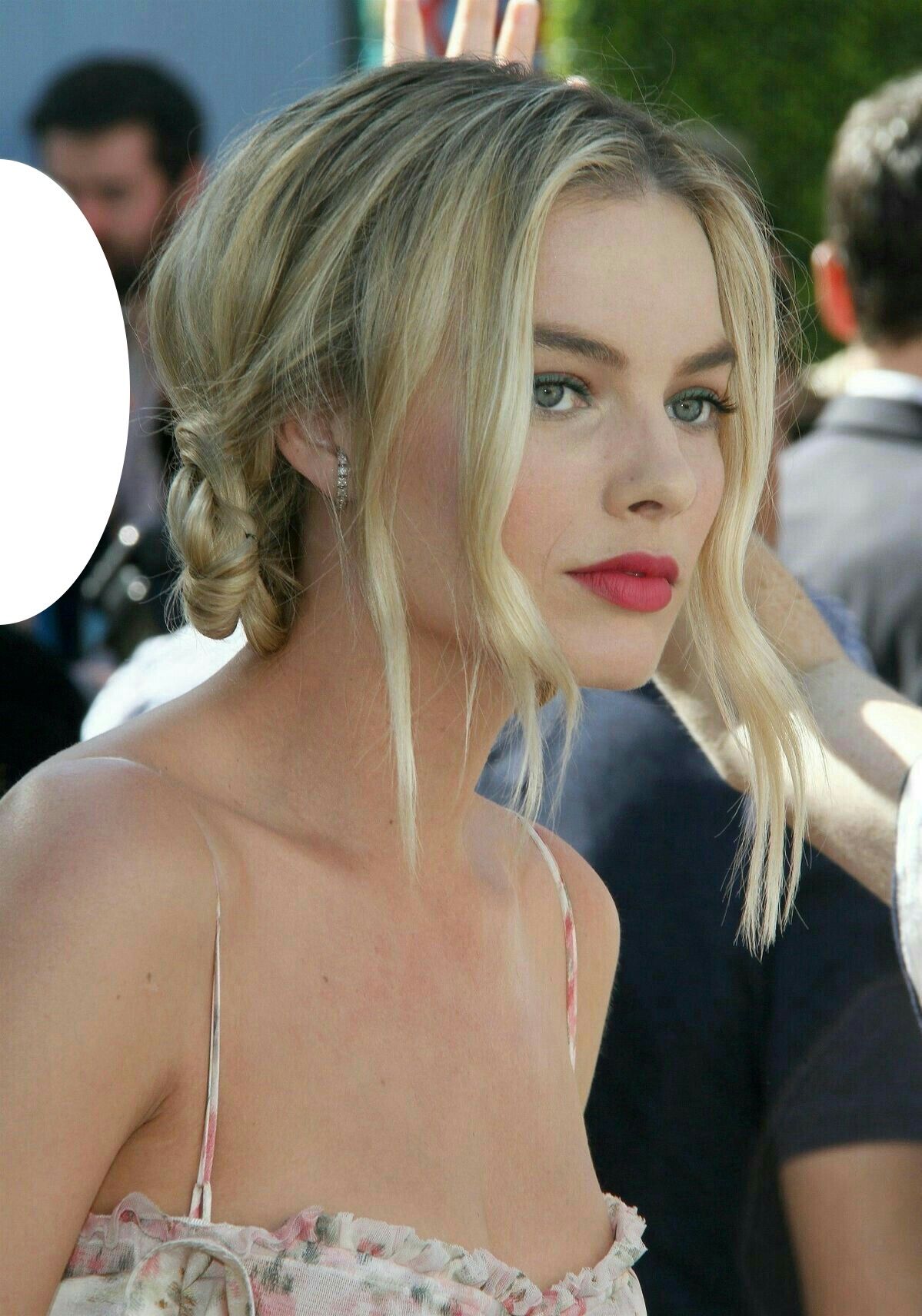 margot robbie margot robbie baby blond